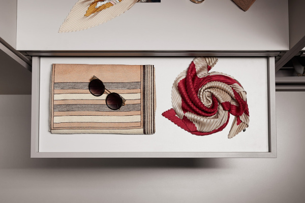 Выдвижная полка стальная COKA 600 с доводчиком CLIP-ON Unihopper